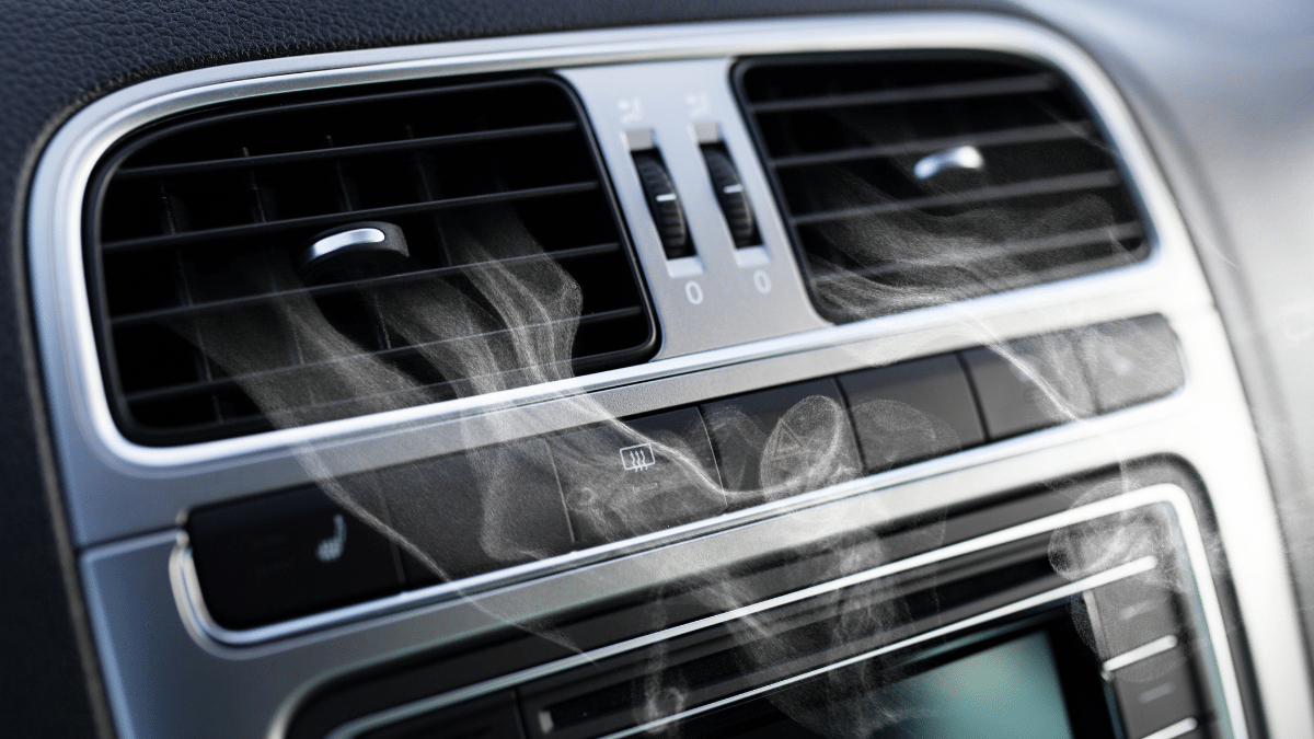 Odgrzybianie klimatyzacji samochodowej – dlaczego warto to robić?